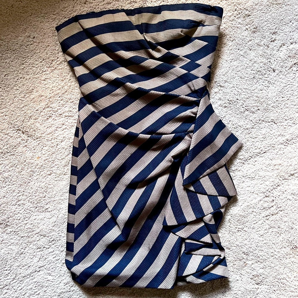 BCBG Maxazria Navy/Tan Striped Strapless Dress - Size 6